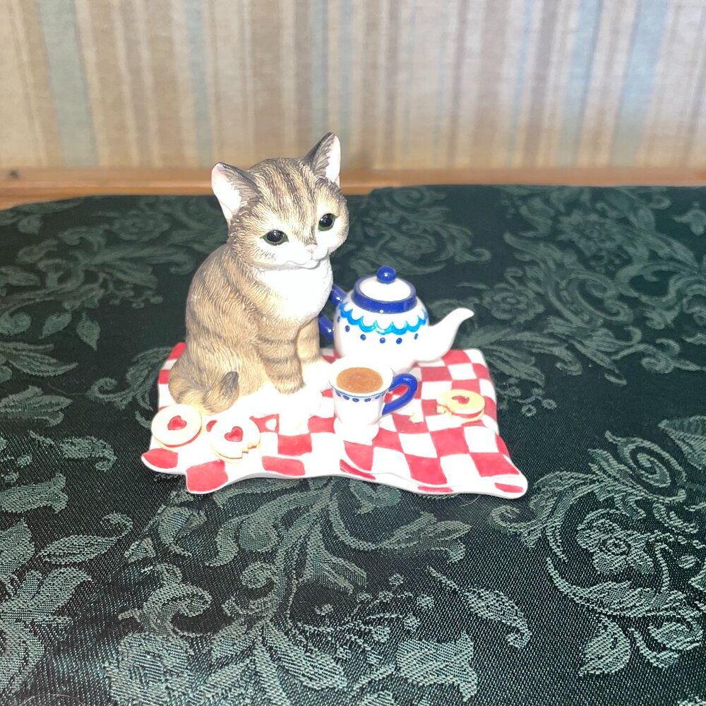 Like new Lenox American by Design "Tea Time" Cat Figurine